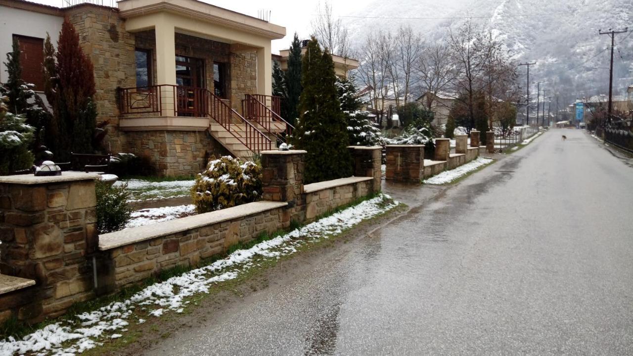 Evenos Villa Káto Loutrákion Esterno foto