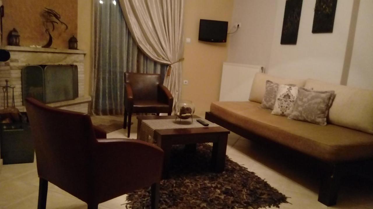 Evenos Villa Káto Loutrákion Esterno foto